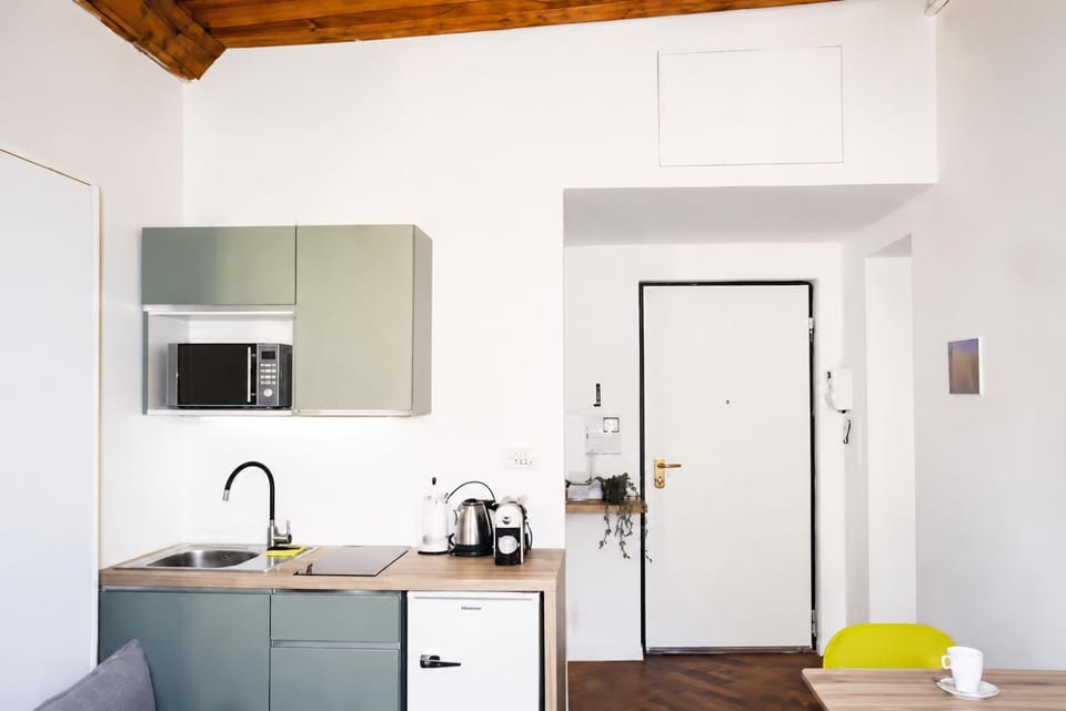 Coffee/tea facilities, Kitchen or kitchenette, minibar, stove