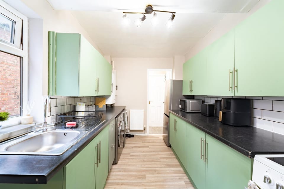 Northern Haven - Stunning Retreat - Sleeps 9 - Contractors - Long Stays Apartment in Gateshead