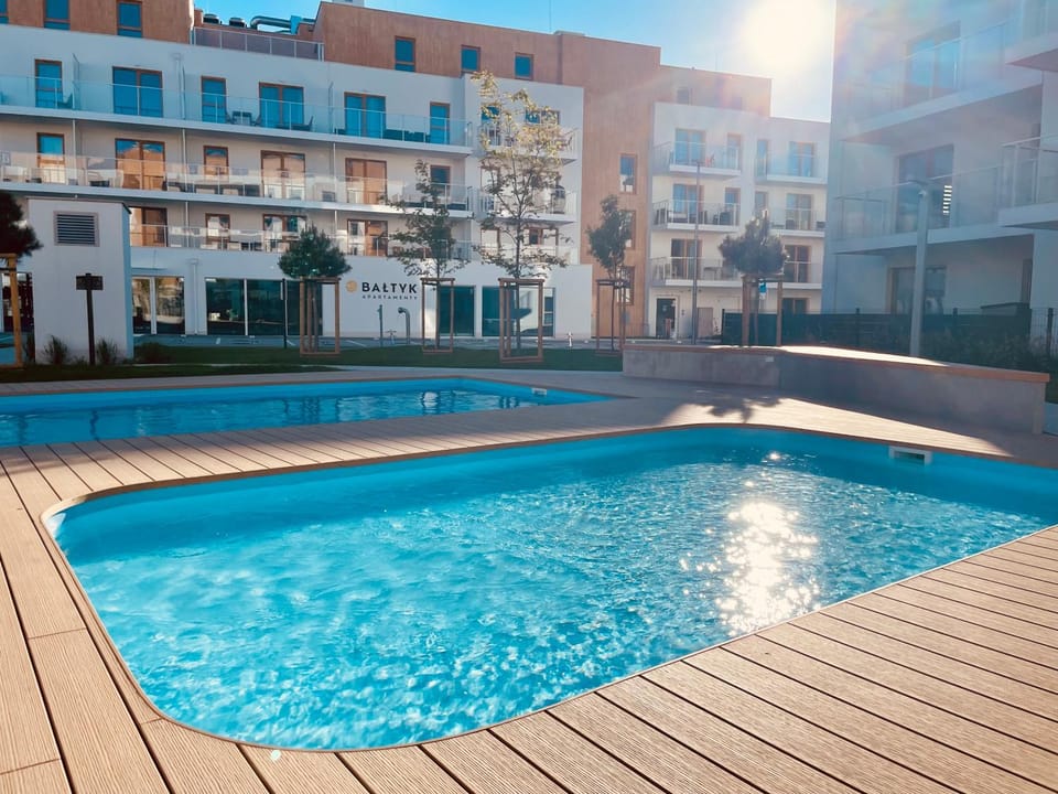 Property building, Day, Pool view, Swimming pool, sunbed