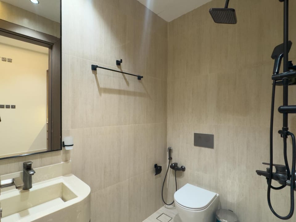 Shower, Toilet, Bathroom, towels