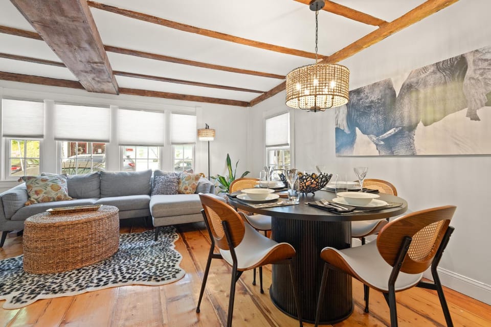 Living room, Dining area