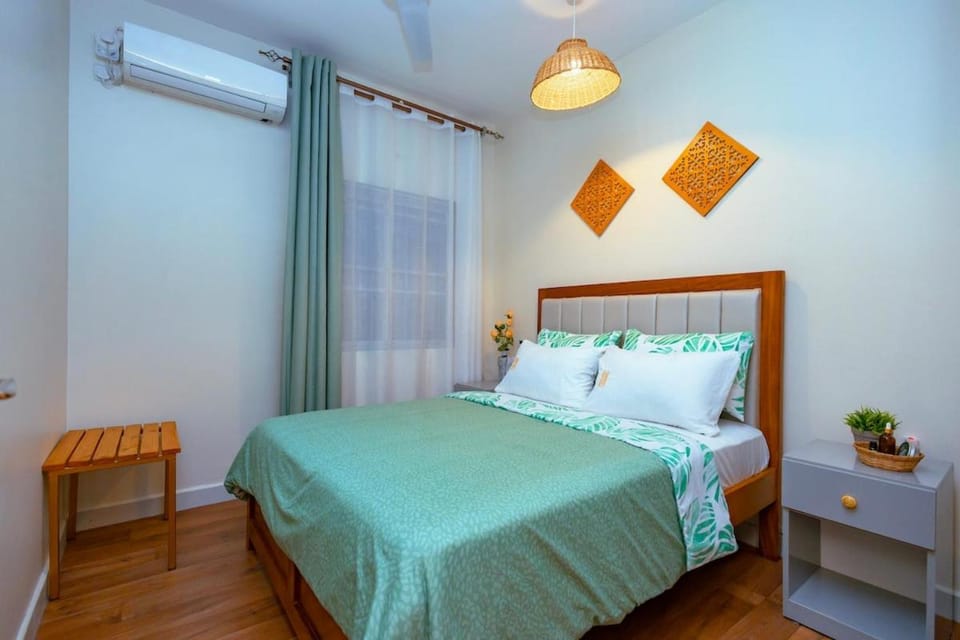 Bedroom, air conditioner