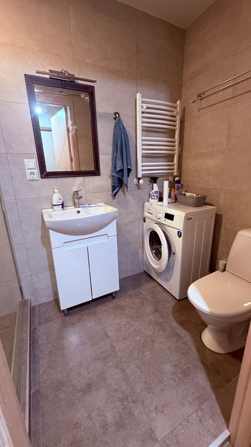 Toilet, Bathroom, towels