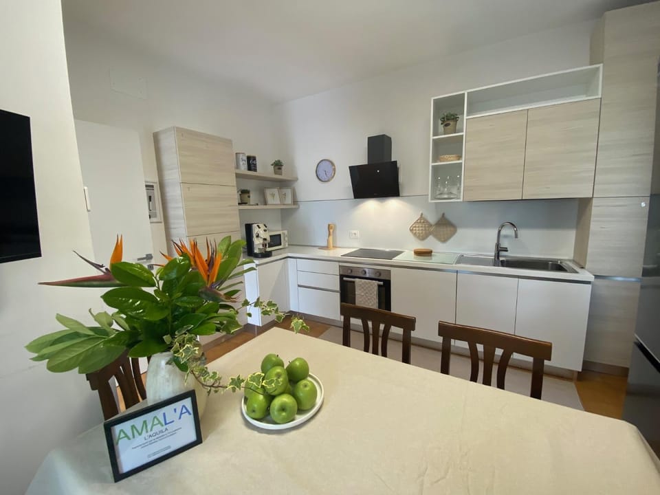 Kitchen or kitchenette, Dining area, stove