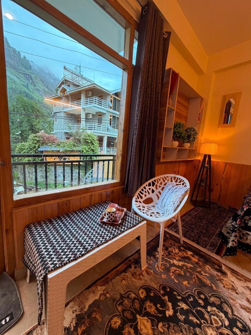 Elmont Stays Apartment in Manali