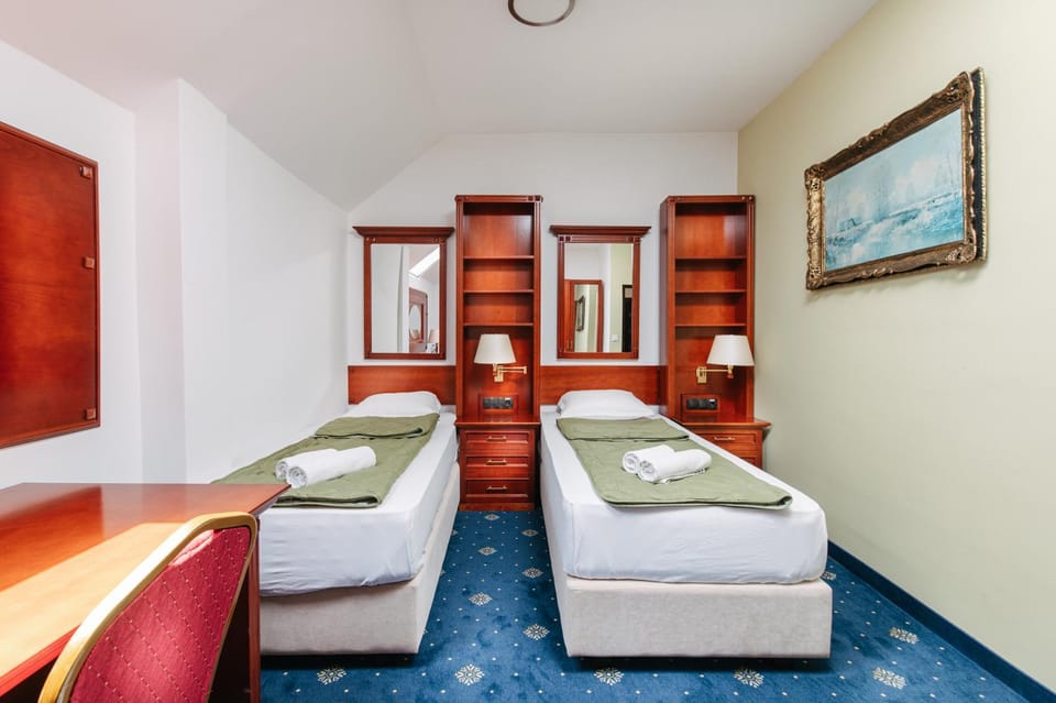 Bed, Seating area, Bedroom