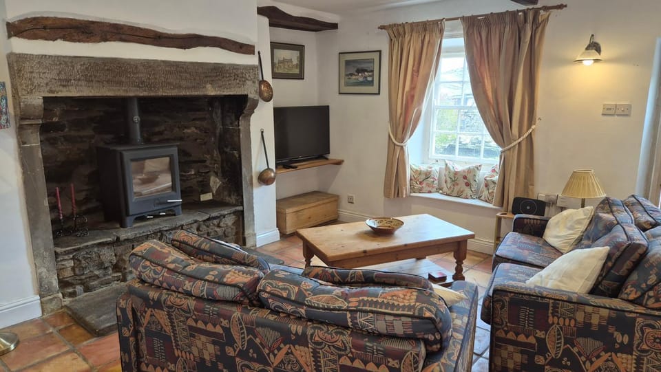 Communal lounge/ TV room, TV and multimedia, Living room, Seating area, Evening entertainment