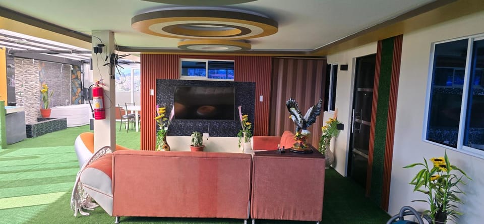 Communal lounge/ TV room