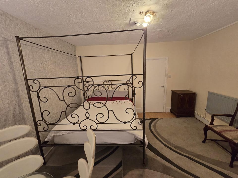 Basic flat near ferry port and beach Apartment in Dover