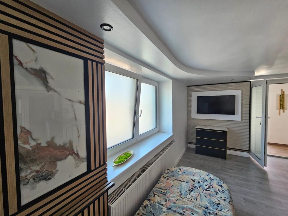Communal lounge/ TV room, TV and multimedia, Living room, Seating area, Evening entertainment