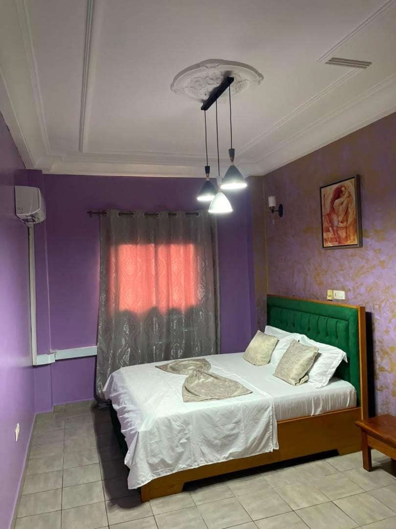 Bsadi centre-groupe électrogène-wifi-forag-parking Apartment in Douala