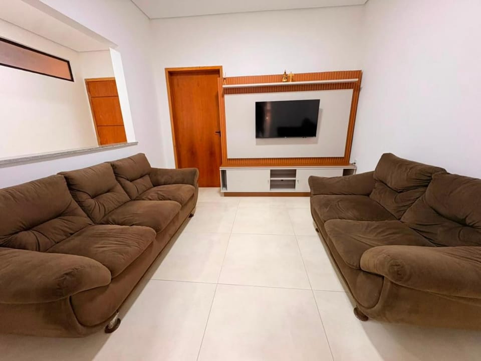 Communal lounge/ TV room, TV and multimedia, Living room, Seating area, Evening entertainment