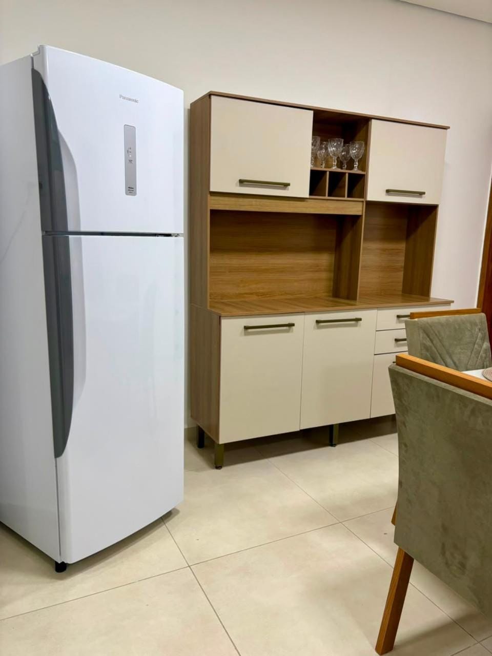 Kitchen or kitchenette, oven