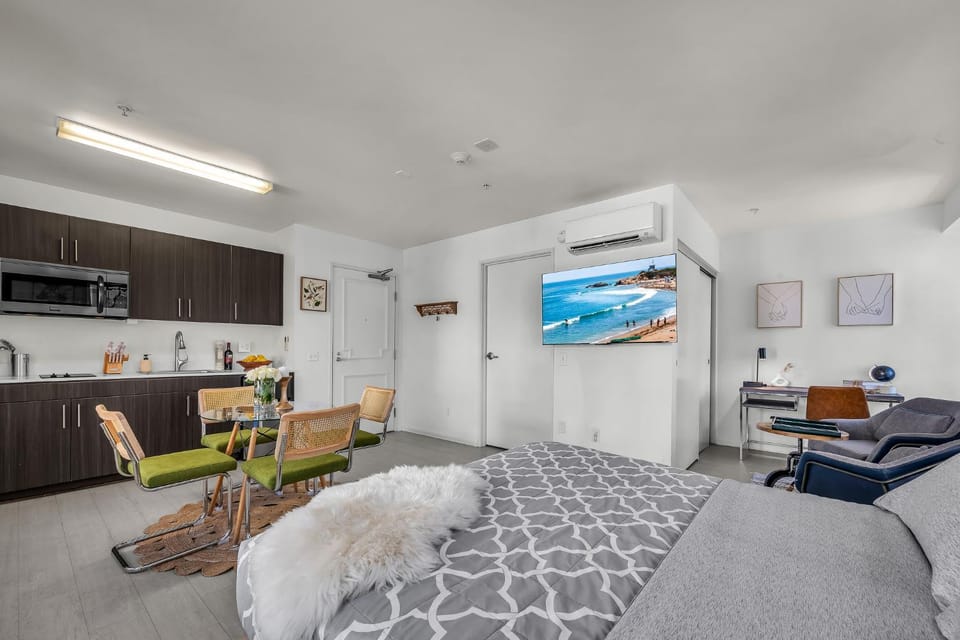 Grand Promenade Studio With Free Parking! Apartment in Santa Monica