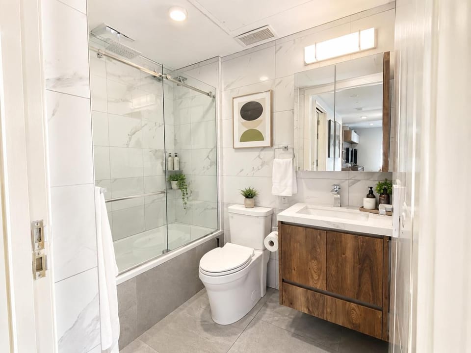 Shower, Toilet, Bathroom, towels
