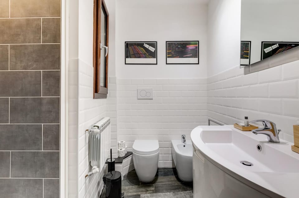 Shower, Toilet, Bathroom, bidet, towels