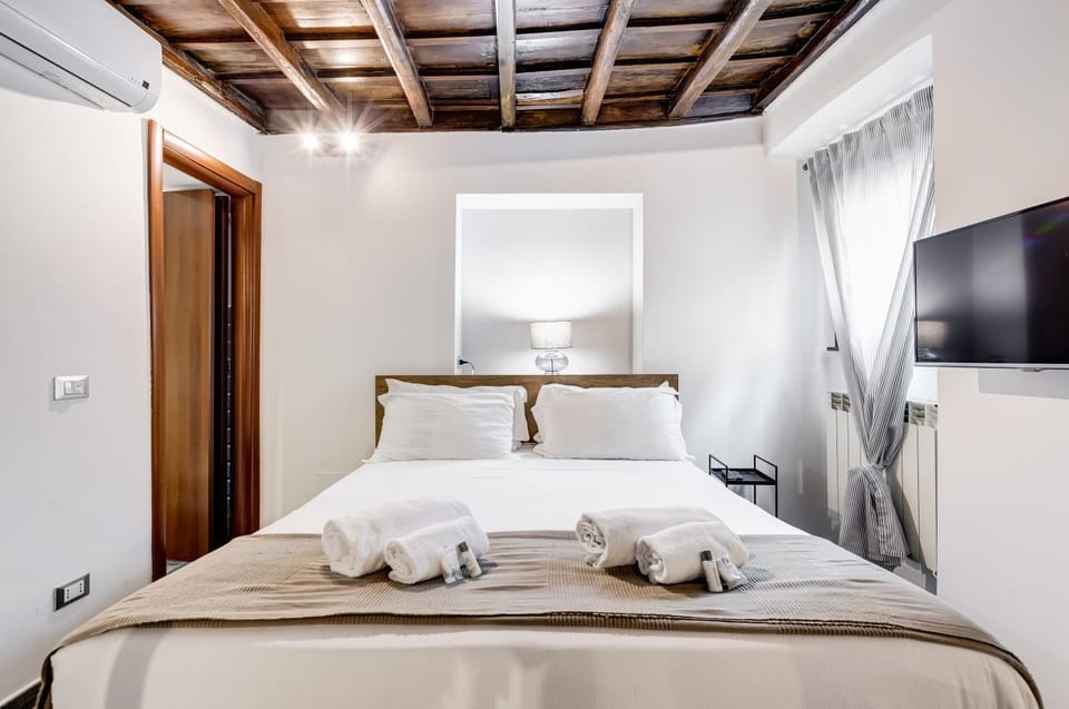 Bed, TV and multimedia, Photo of the whole room, Bedroom, internet, towels, air conditioner