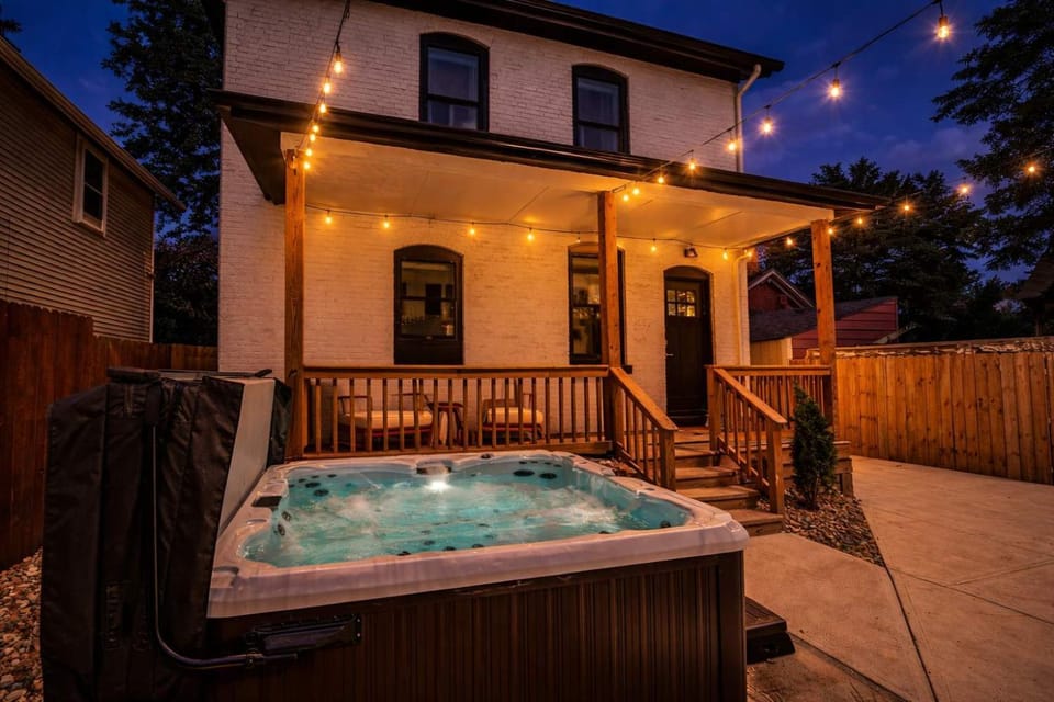 Private Hot Tub 2-Home Retreat Sleeps 16 House in Ohio City