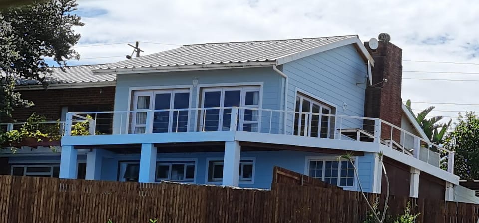 Kingfisher Beach house with sea view House in Eastern Cape