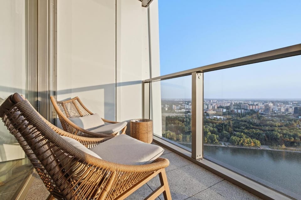 Eurovea Tower Apartment, 36th Floor, Castle View & Free Parking Apartment in Bratislava