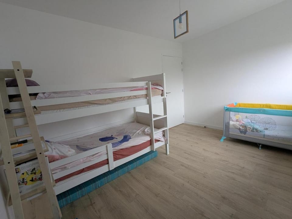 Bed, Photo of the whole room, Bedroom, bunk bed