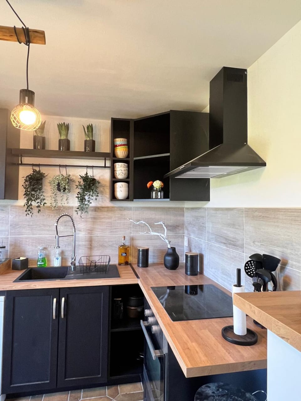 Coffee/tea facilities, Kitchen or kitchenette, Dining area, dishwasher, pet friendly, stove, toaster