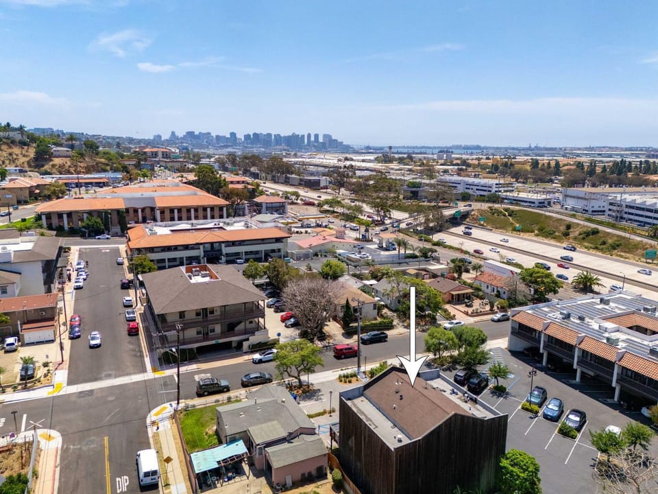 2 units Close to Restaurants Old Town Barnhouse Apartment in Point Loma