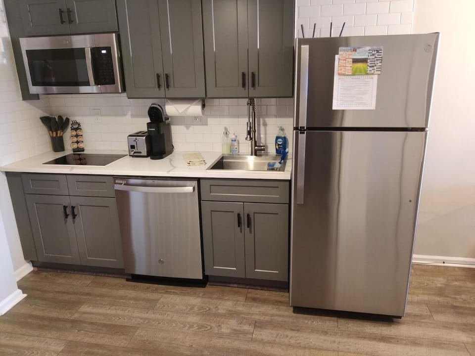 Mt Creek Walk to Water Park 1 BR Pool & Hot Tub Apartment in Vernon Township