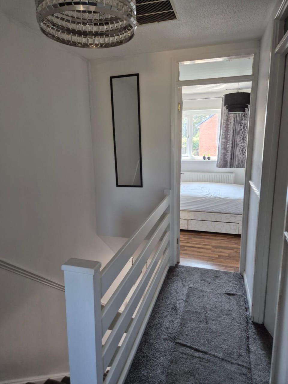 Modern 2 Bedroom House in Hounslow House in Isleworth
