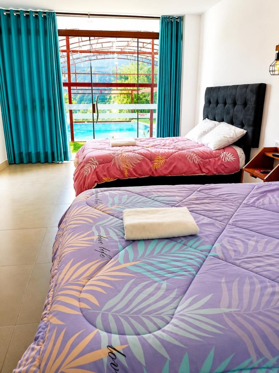 Photo of the whole room, Pool view