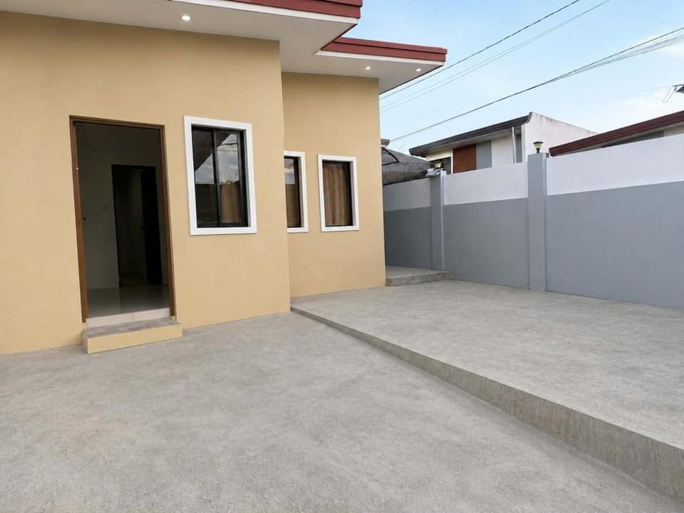 I and M House Rental 2-Bedroom with Parking House in Bacolod