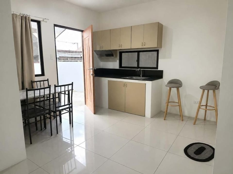 I and M House Rental 2-Bedroom with Parking House in Bacolod