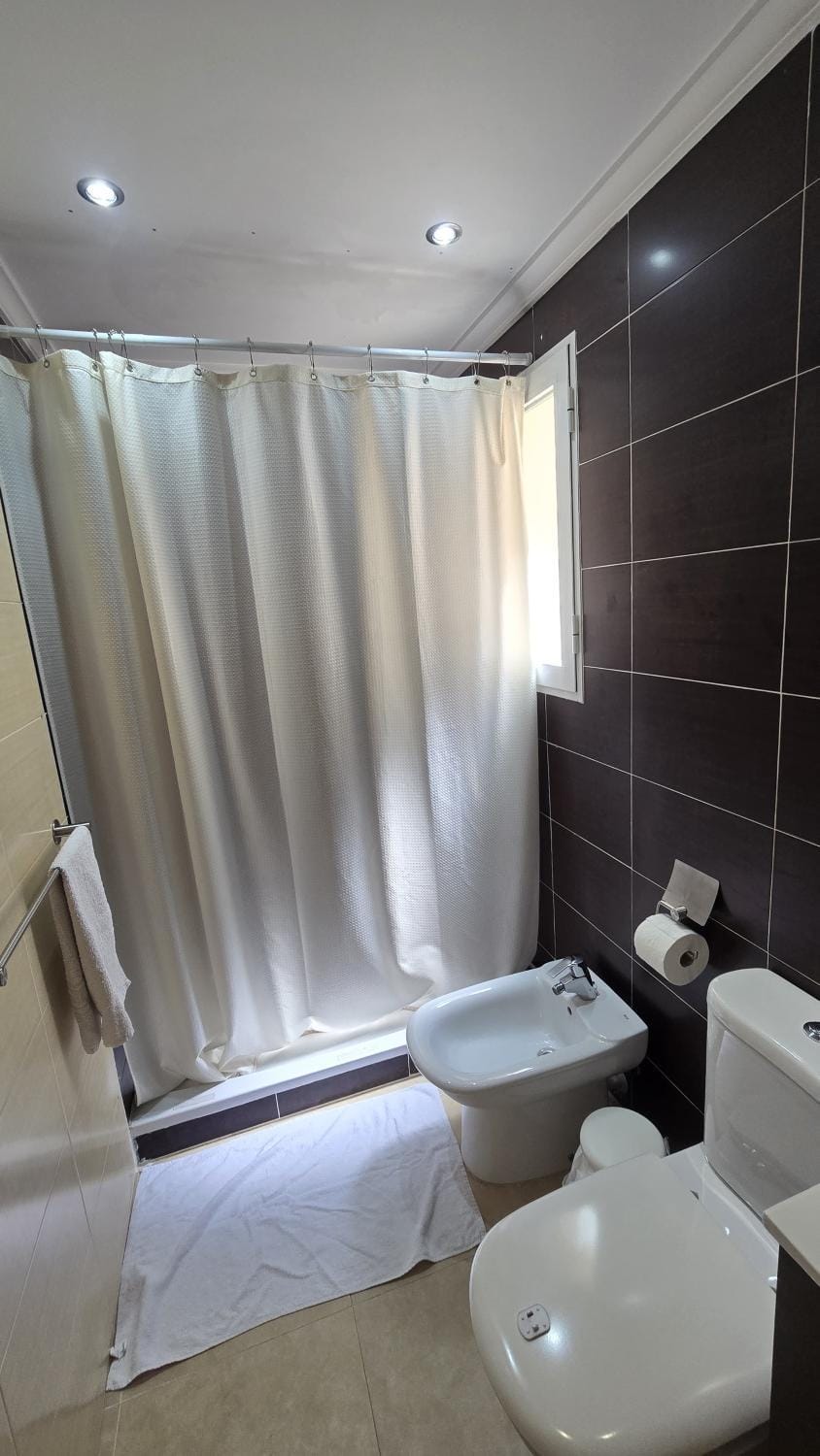 Habitación doble con baño en suite Vacation rental in Valencia