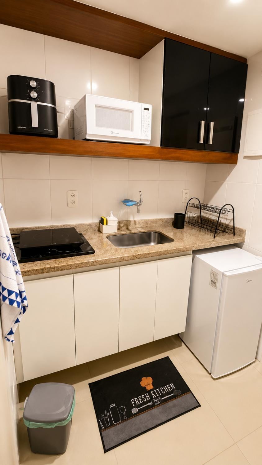 Kitchen or kitchenette, minibar, stove