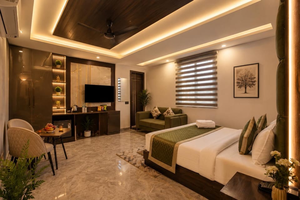 Bed, TV and multimedia, Bedroom