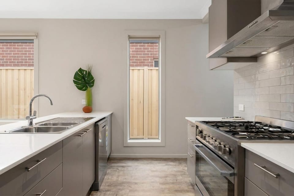 Kitchen or kitchenette, oven, stove