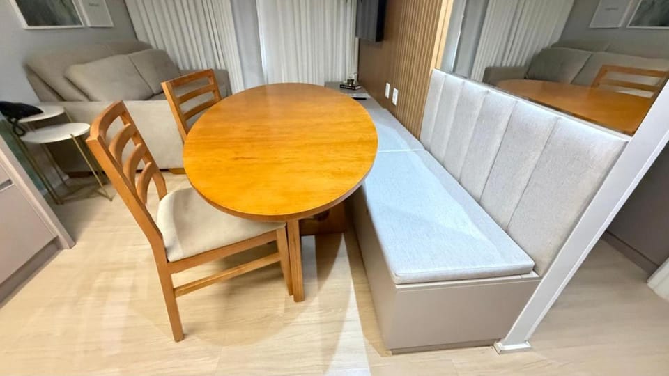 Blend Marista Luxo! Ar no quarto e na sala! Cozinha pra Café da manhã ou buffet na mesma torre! Restaurante em frente e Empório Prime na esquina! Apartment in Goiania