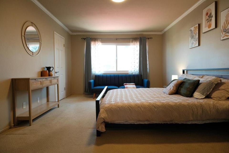 Cozy Home, HONDA, Disneyland, Game Room, OC, CSUF, Knotts Apartment in Placentia