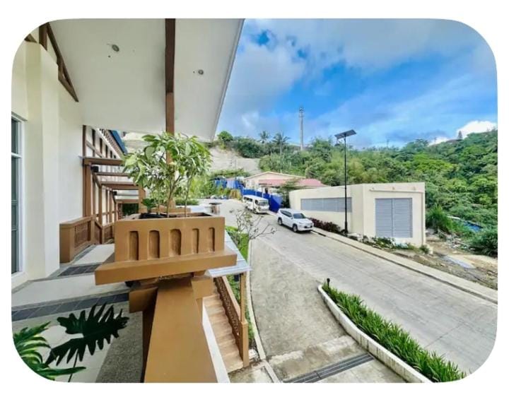 Twin Lakes Tagaytay Staycation by Del Rosario Apartment in Calabarzon