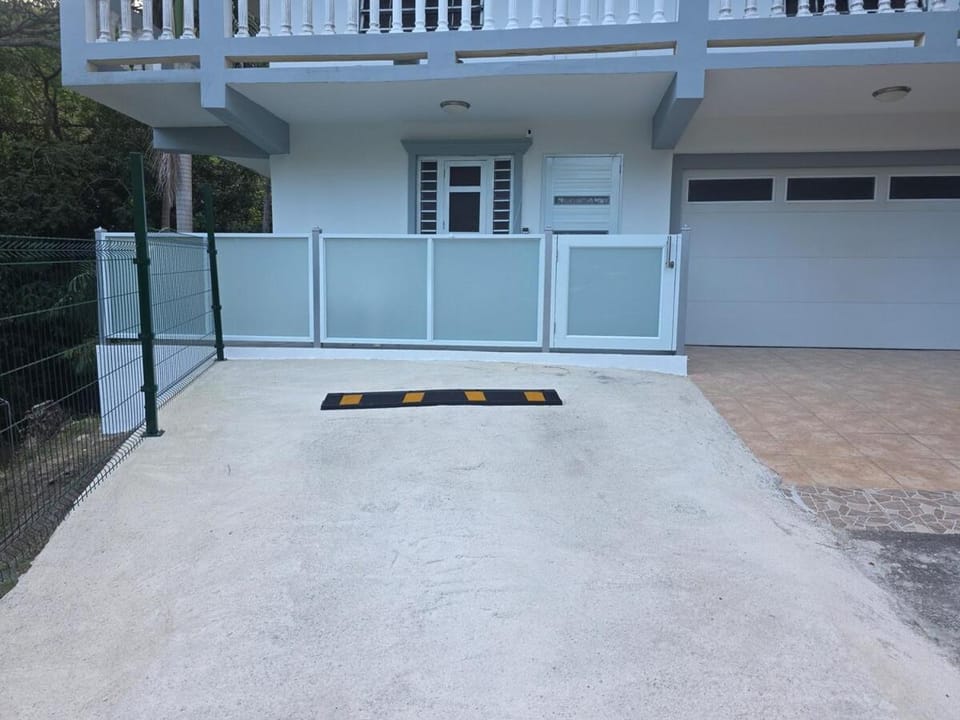 Black House Apartment in Rincón