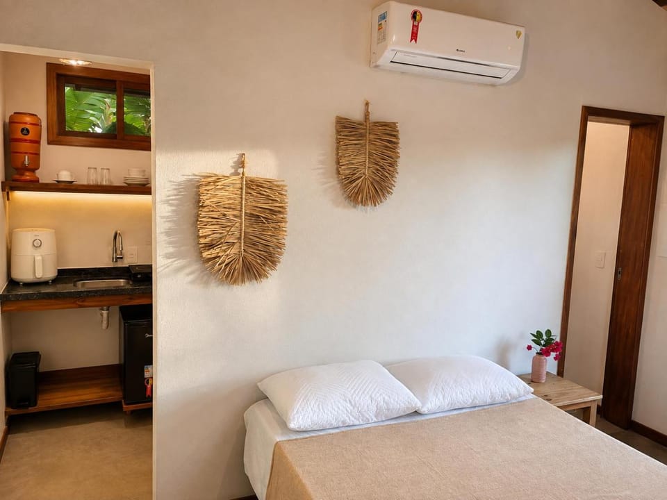 Bed, Kitchen or kitchenette, Bedroom, air conditioner