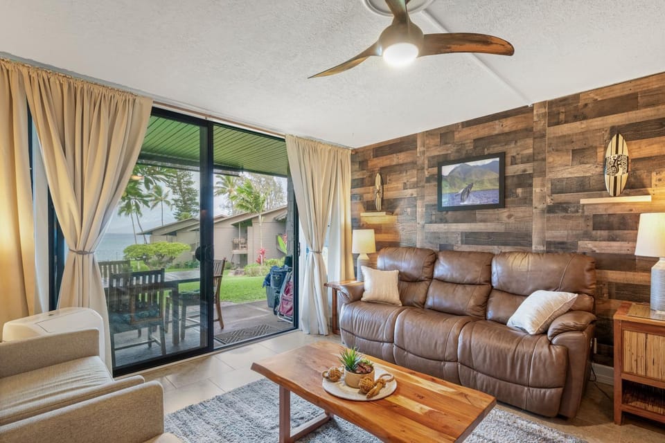 Day, View (from property/room), Balcony/Terrace, Living room, Seating area, Sea view, furniture