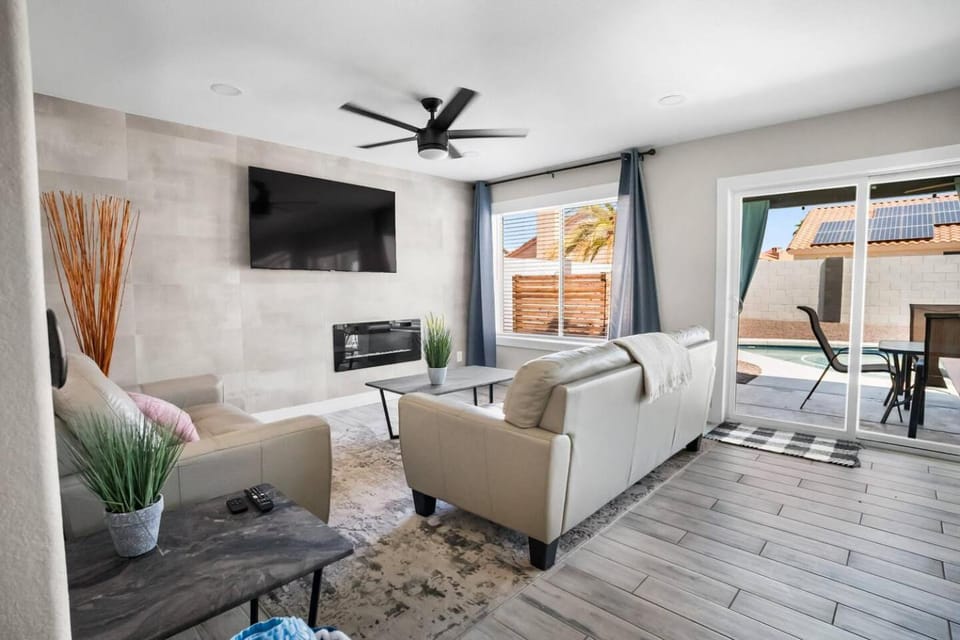 Modern oasis w/ pool near Spring Training House in Sun City