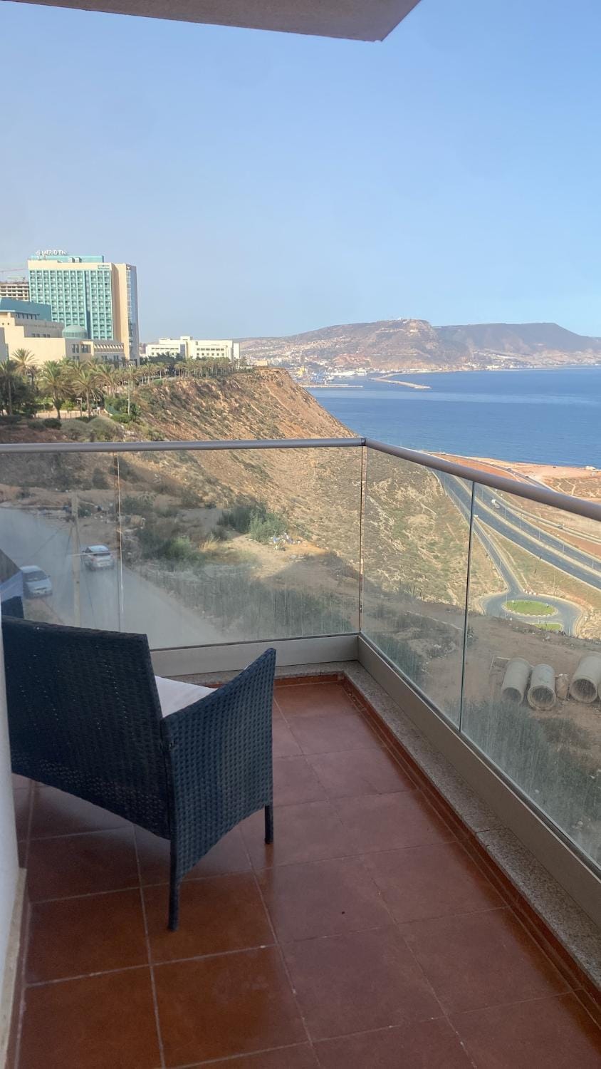Magnifique T4 avec vue sur la baie Apartment in Oran