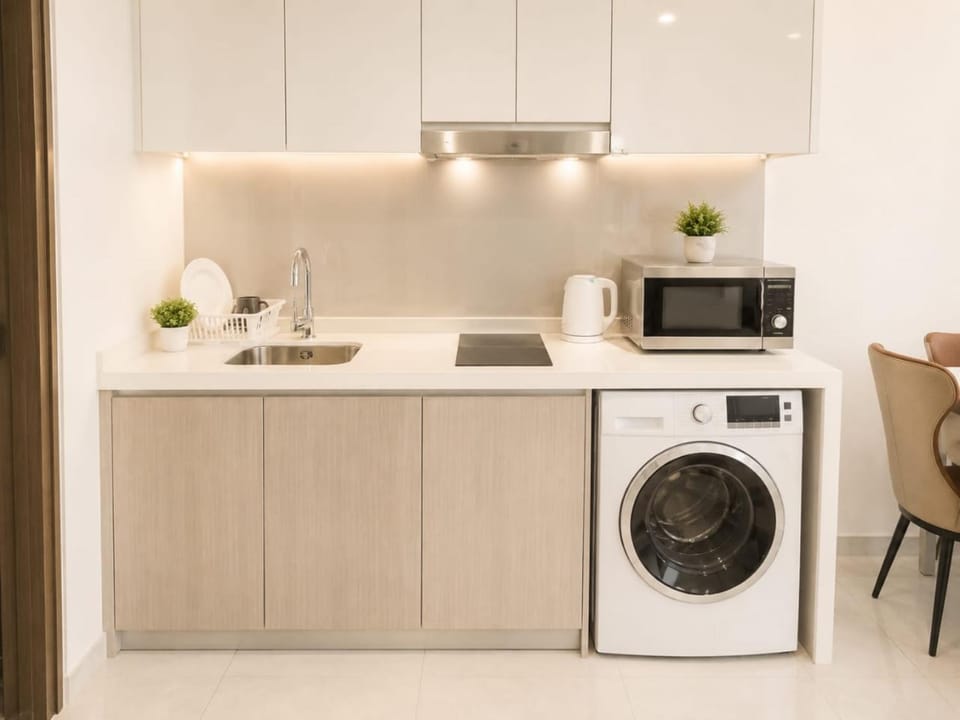 Bed, Kitchen or kitchenette, Bedroom, dishwasher, oven, pet friendly, stove, washing machine