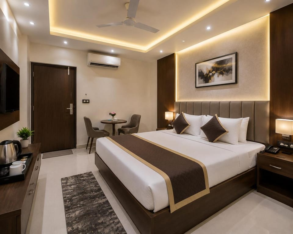 Bed, TV and multimedia, Living room, Photo of the whole room, Seating area, Bedroom, fireplace, air conditioner