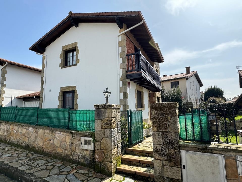 Property building, Garden view, Garden view, Landmark view