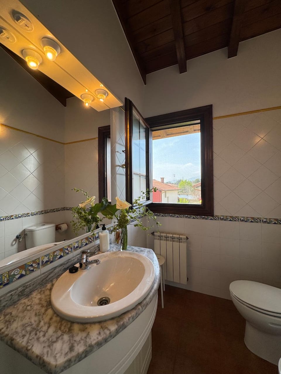 Shower, Toilet, Property building, Bathroom