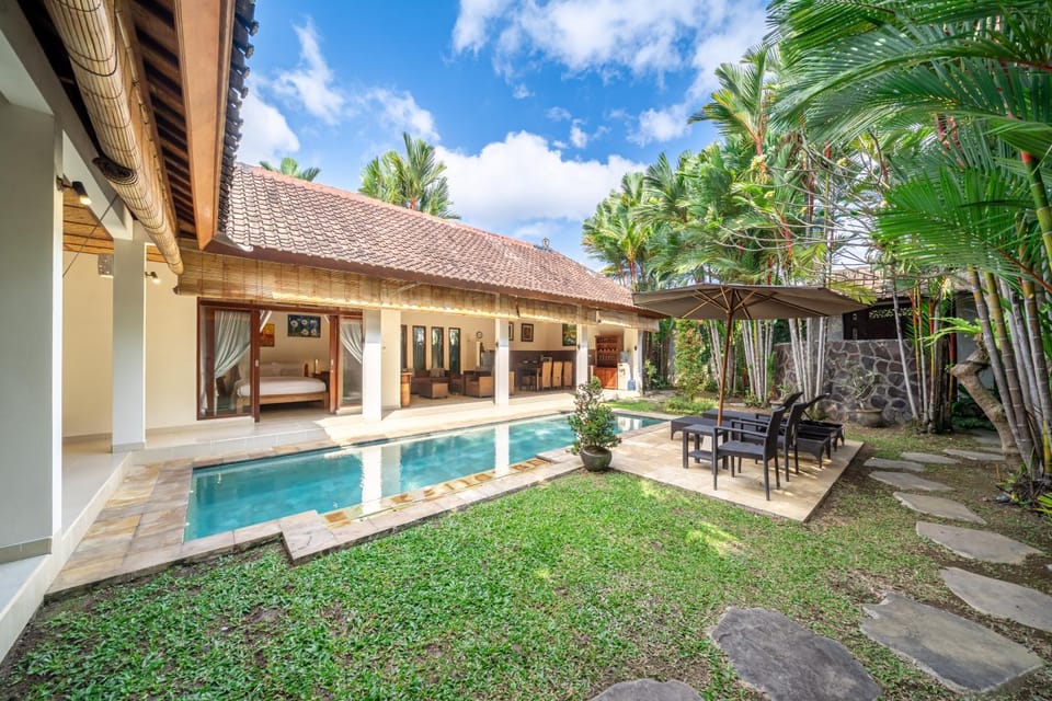 Property building, Pool view, Swimming pool, sunbed
