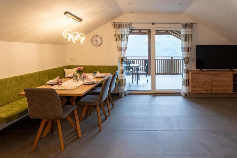TV and multimedia, Dining area